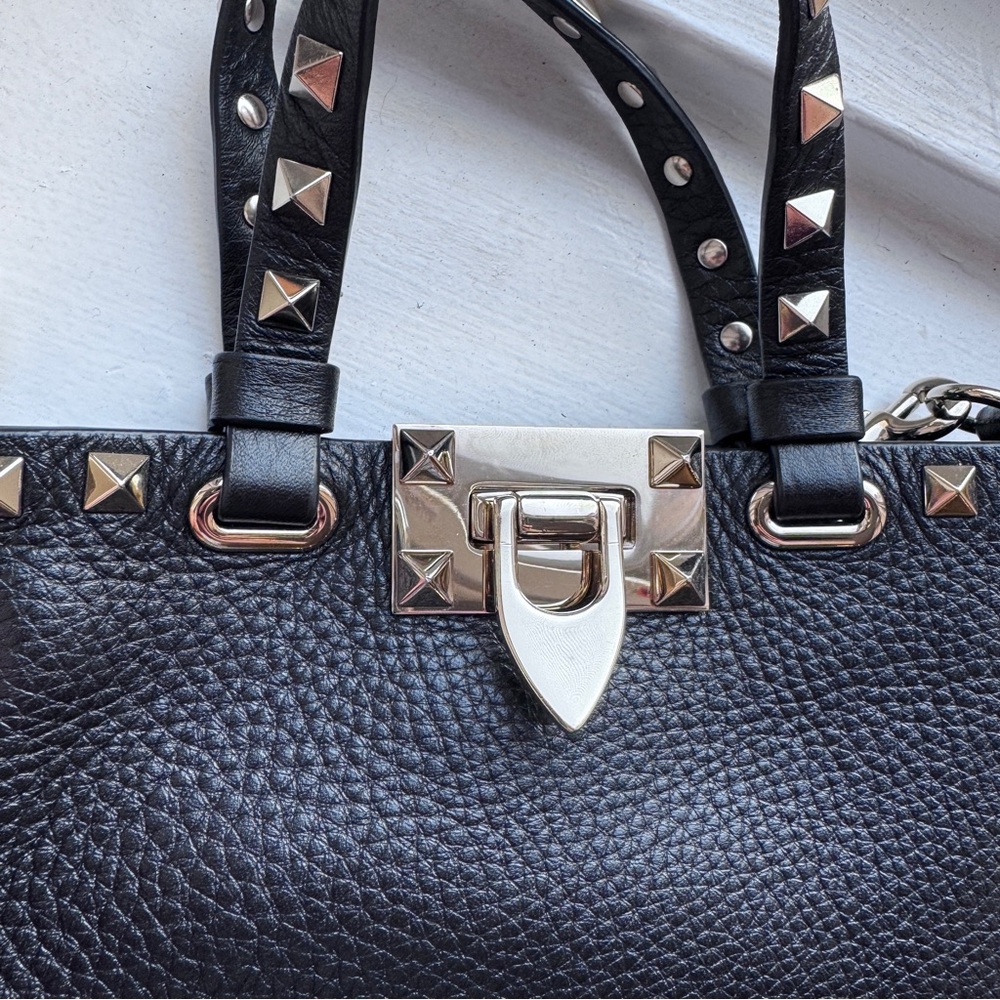 VALENTINO GARAVANI Mini Rockstud Leather Bucket Bag-Black with gold studs - Picture 2 of 10